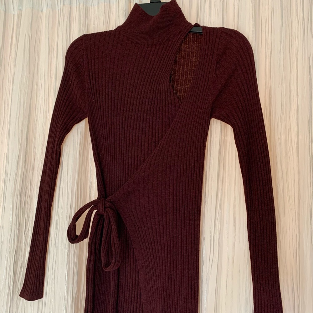 Sweater dress. Burgundy